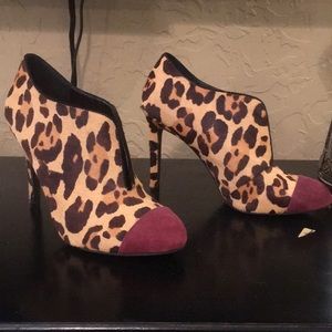 Jessica Simpson Size 10 leopard Print heels